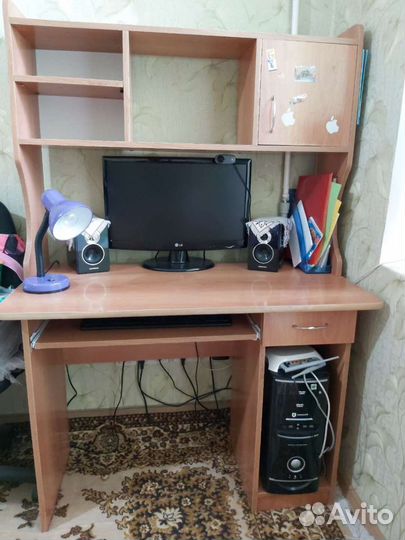 Компьютерный стол