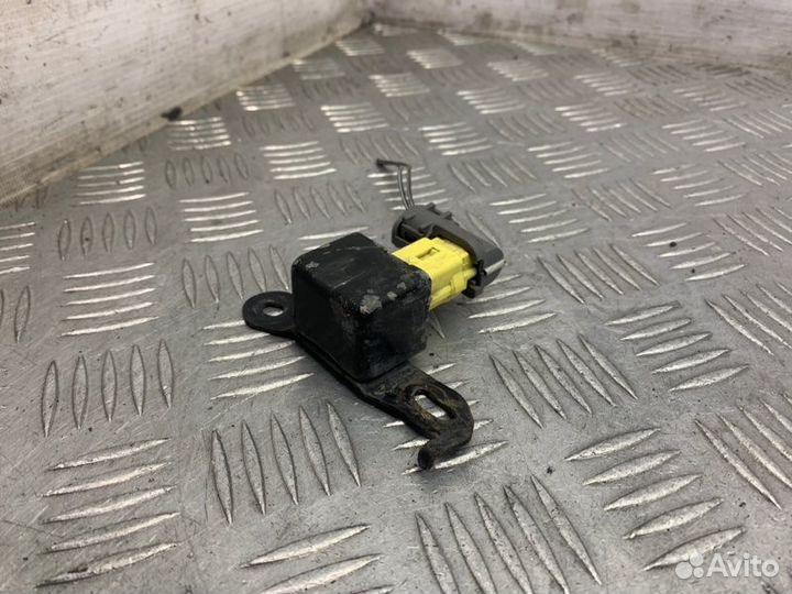 Датчик airbag передний правый Pontiac Vibe 1 1zzfe