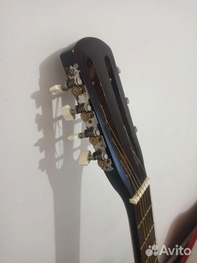 Акустическая гитара