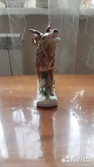 Фарфоровая статуэтка 