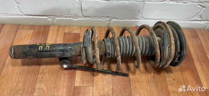 Стойка амортизатора передняя правая Peugeot 406