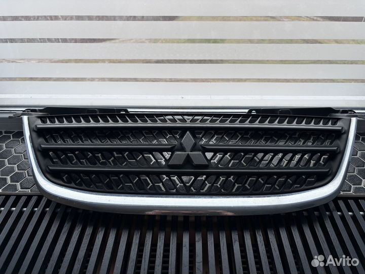 Решетка радиатора Mitsubishi AirTrek