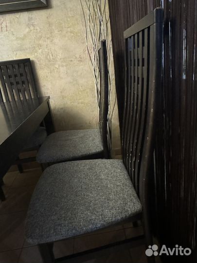 Кухонный стол со стульями