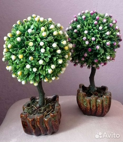 Два декоративных, искусственных деревца