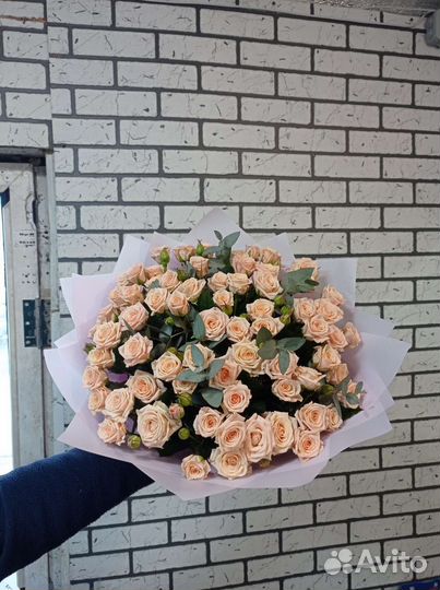 Букет из кустовые розы