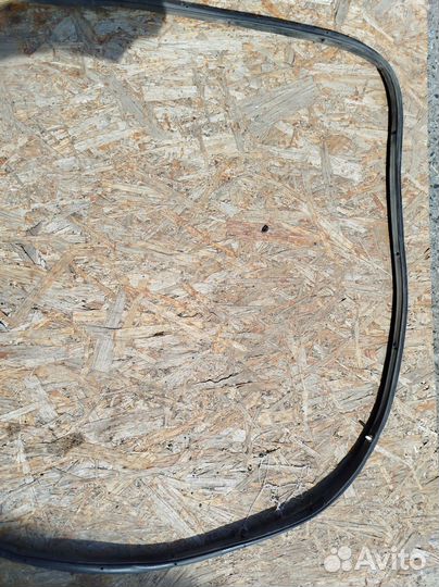 Уплотнитель двери зад левой Honda fit gd1