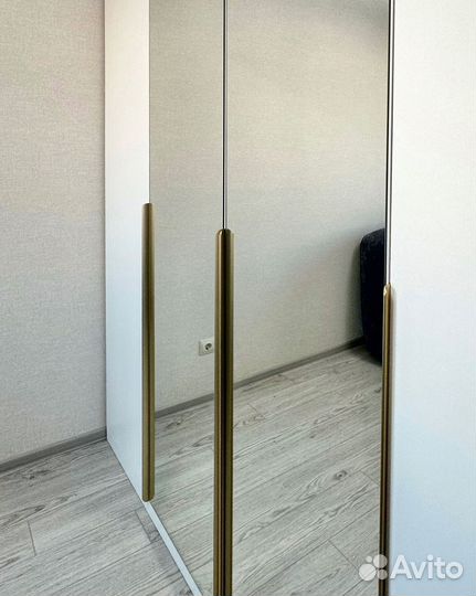 Шкаф распашной с зеркалом