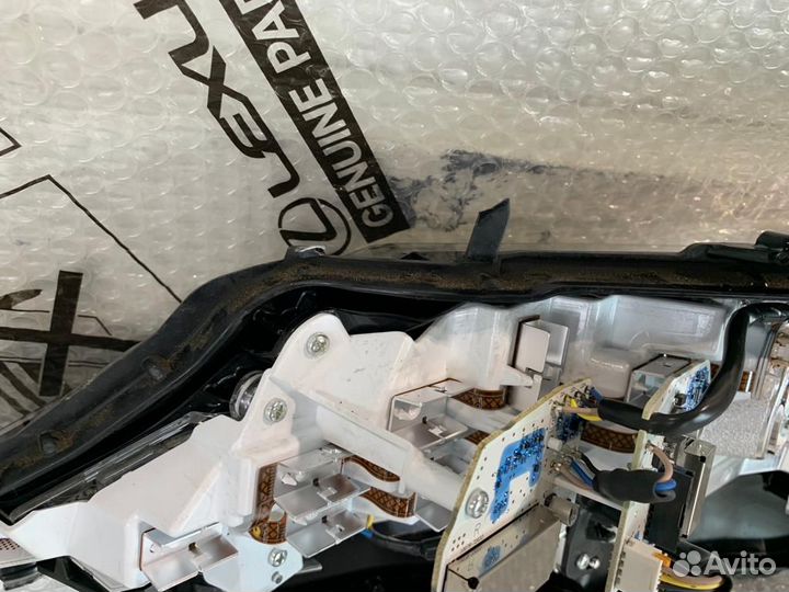 Стекло фары правой Camry 70