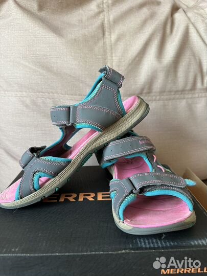 Продам сандалии Merrell