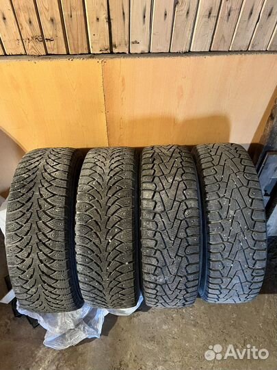 Pirelli Ice Zero 215/65 R16