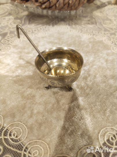 Серебряная солонка