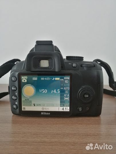 Зеркальный фотоаппарат Nikon D3000