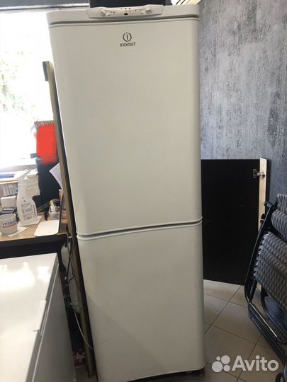 Холодильник indesit