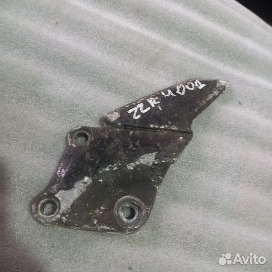 Кронштейн левый передний Kawasaki ZZR400/600-1