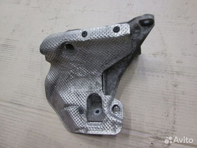 Кронштейн опоры двигателя правый Audi A6 (C6, 4F)