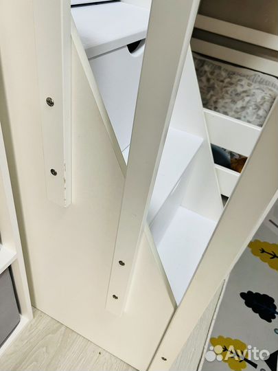 Двухъярусная кровать с лестницей комодом