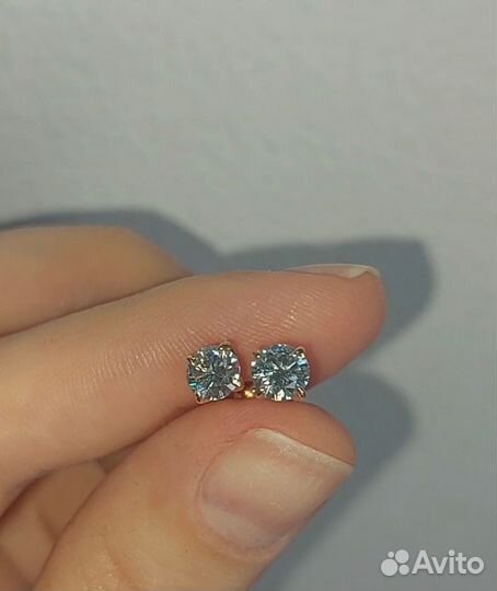 Золотые пусеты с муассанитами 4,5 мм