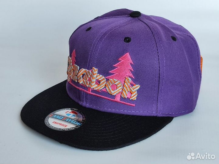 Бейсболка с прямым козырьком 