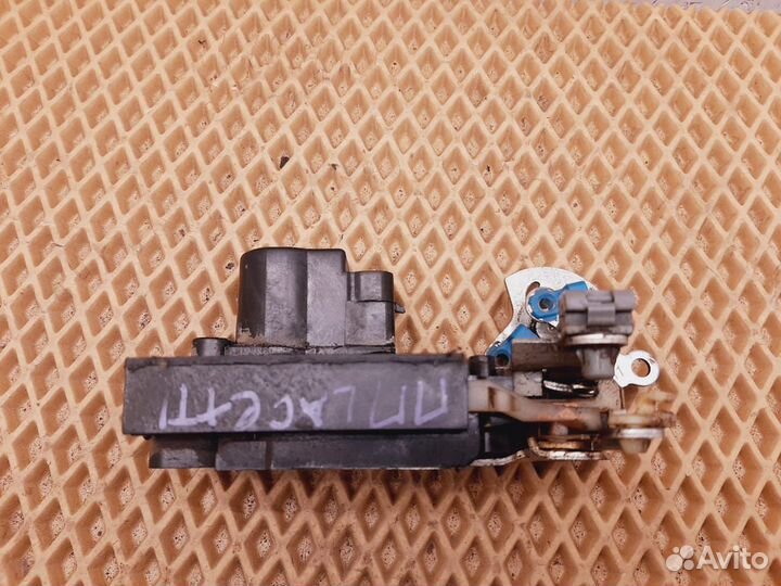 Передний правый замок двери Chevrolet Lacetti