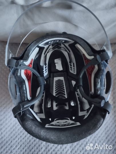 Хоккейный шлем