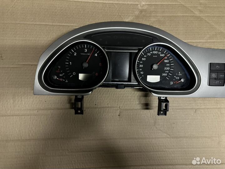 Audi Q7 приборная панель