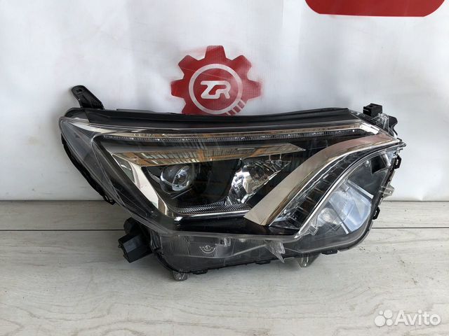 Toyota Rav4 са40 Фара правая