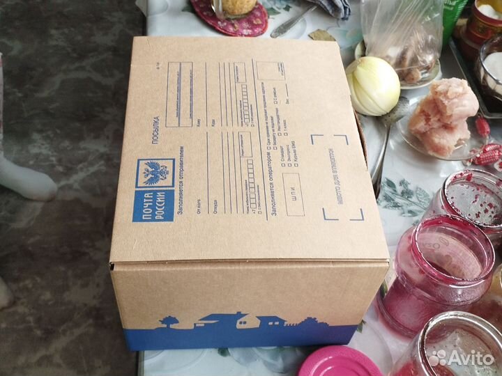 Коробка с детскими вещами для мальчика