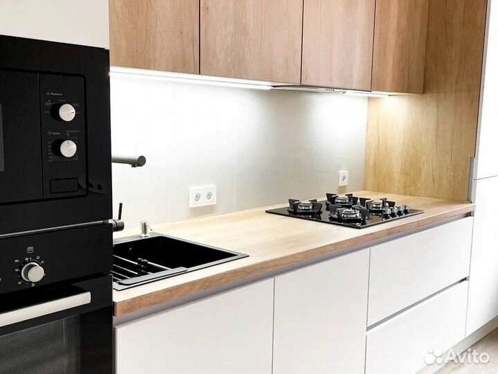 Прямая в потолок кухня на заказ