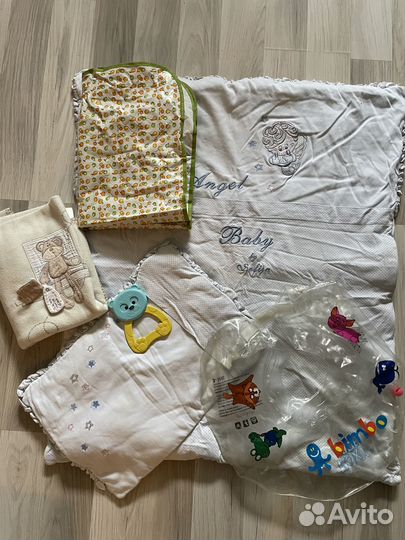 Одеяло,подушка,плед,погремушка и круг для купания