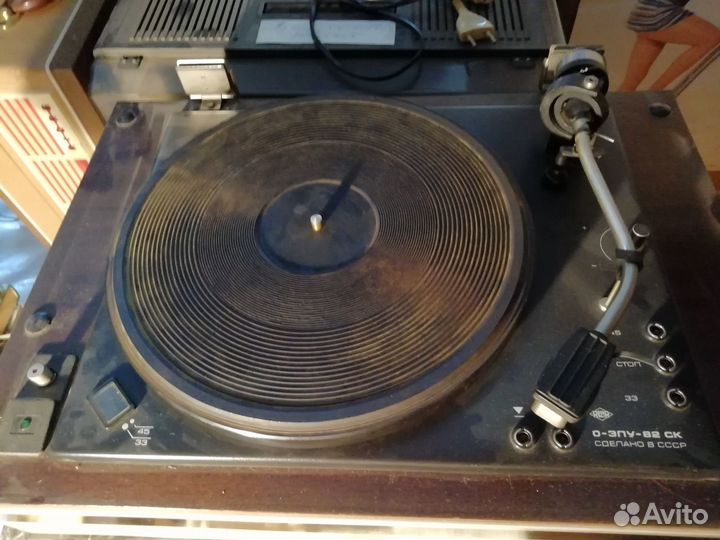 Проигрыватель, колонки, радиола