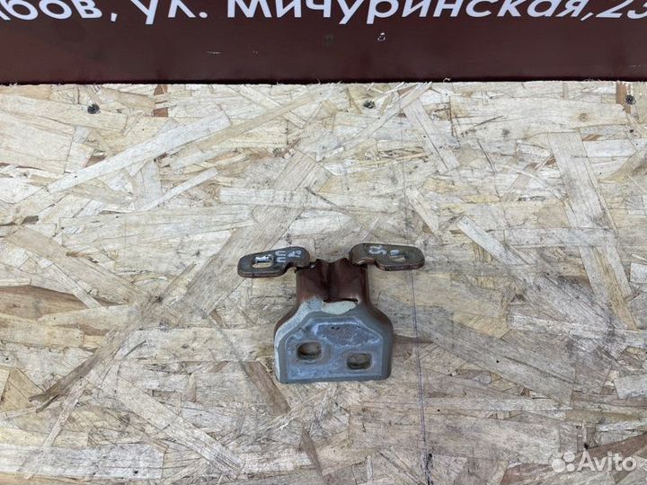 Петля двери LADA X-Ray