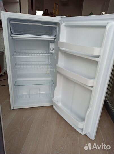 Продаю холодильник hi