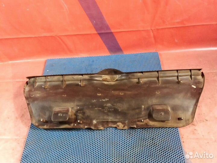 Обшивка крышки багажника Peugeot 307