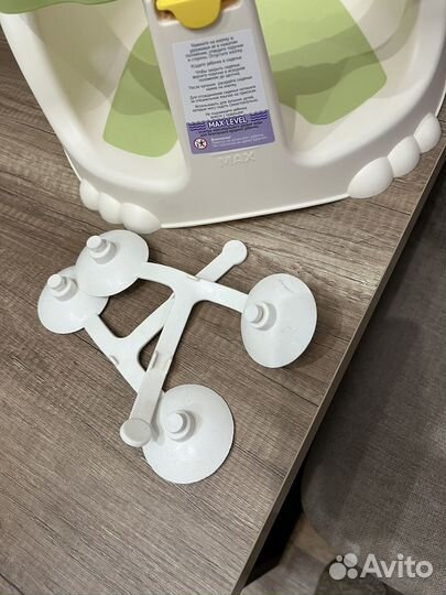 Стульчик для купания в ванной на присосках