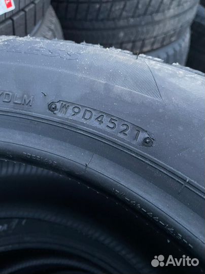 Bridgestone Blizzak Ice 215/55 R17 98T