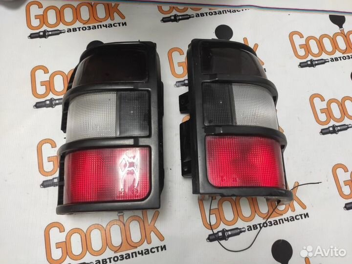 Комплект задних фонарей Mitsubishi Pajero 2