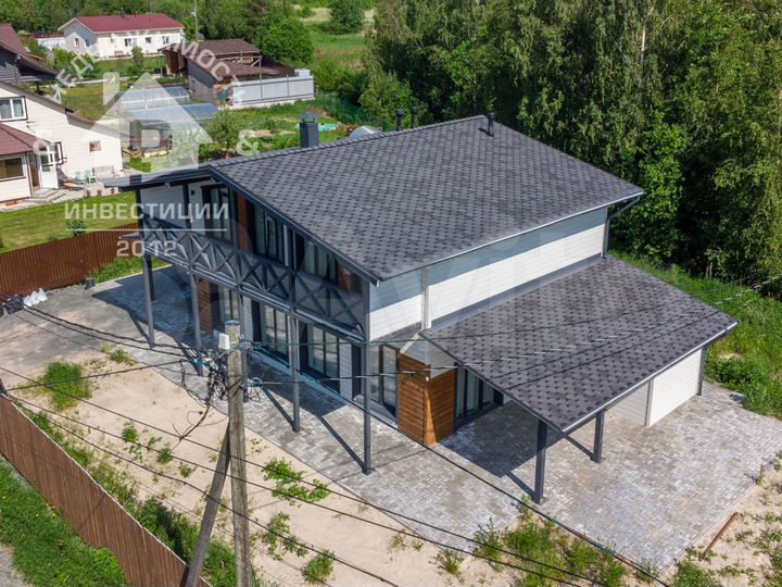 Коттедж 188 м² на участке 7,5 сот.