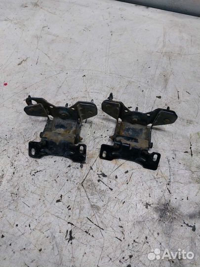 Петли двери багажника Chevrolet Lumina