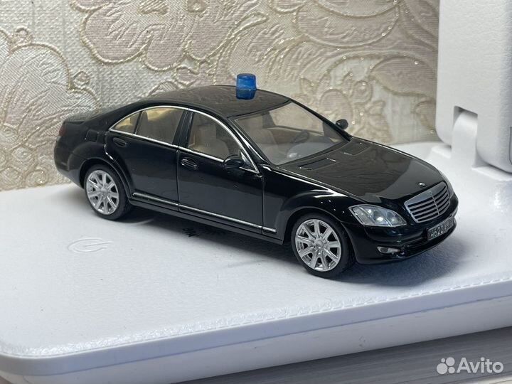 Модель автомобиля Mercedes-Benz s221