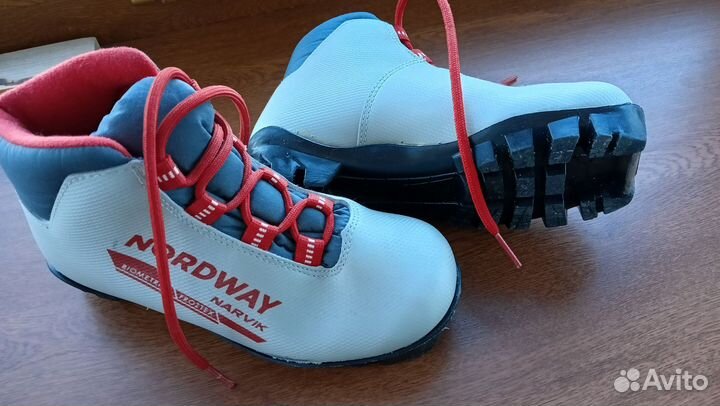 Лыжные ботинки