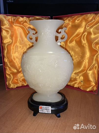 Ваза из оникса