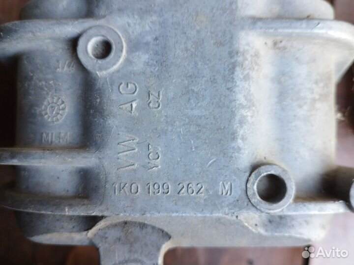 Подушка двигателя и кпп Пассат б6