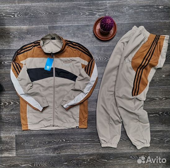 Спортивный костюм adidas