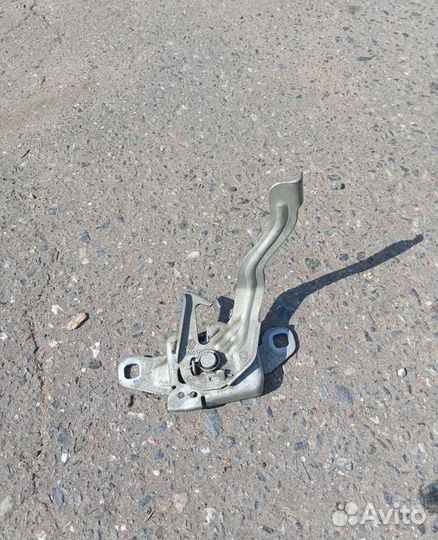 Замок капота Renault Kaptur Рено Каптюр 1 2016