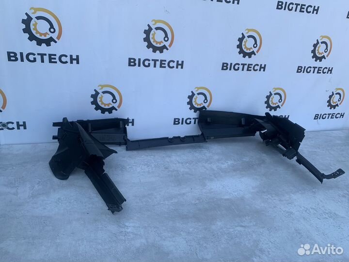 Дефлектор радиатора Mercedes A2215000816