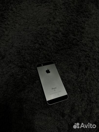 iPhone SE, 32 ГБ