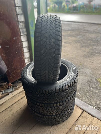 Pirelli Formula Ice 215/60 R17