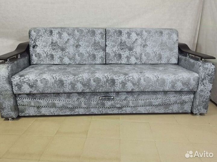 Диван на металлокаркасе