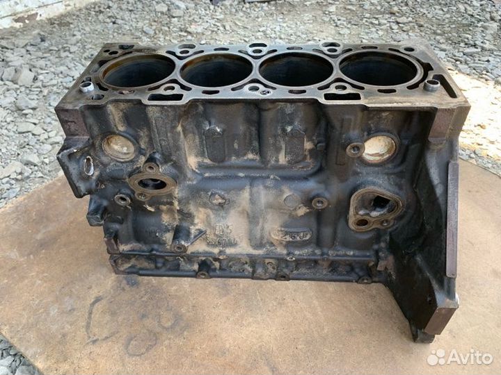 Блок двигателя Opel Astra 68 A16XER 2010