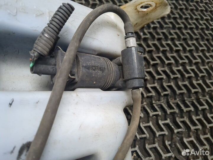 Бачок омывателя Nissan Note E11, 2007